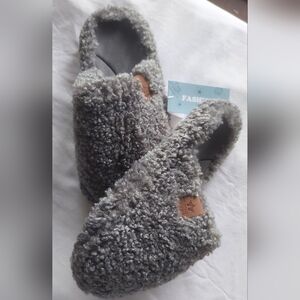 NEW Ovekos Ouyadu Women's Gray Sherpa Slippers - Size 38-39 or 7-7.5